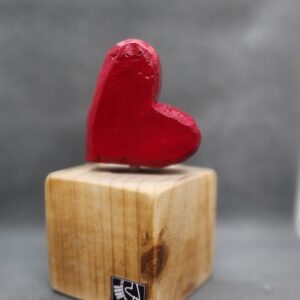 Corazón Tallado en Base Pequeña