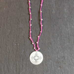 Collar Rosa con Dije Bañado en Plata